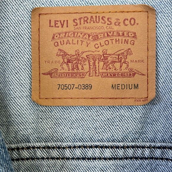 Levi Strauss Original Riveted Jean Jacket Denim oversized Distressed Medium - Picture 11 of 13